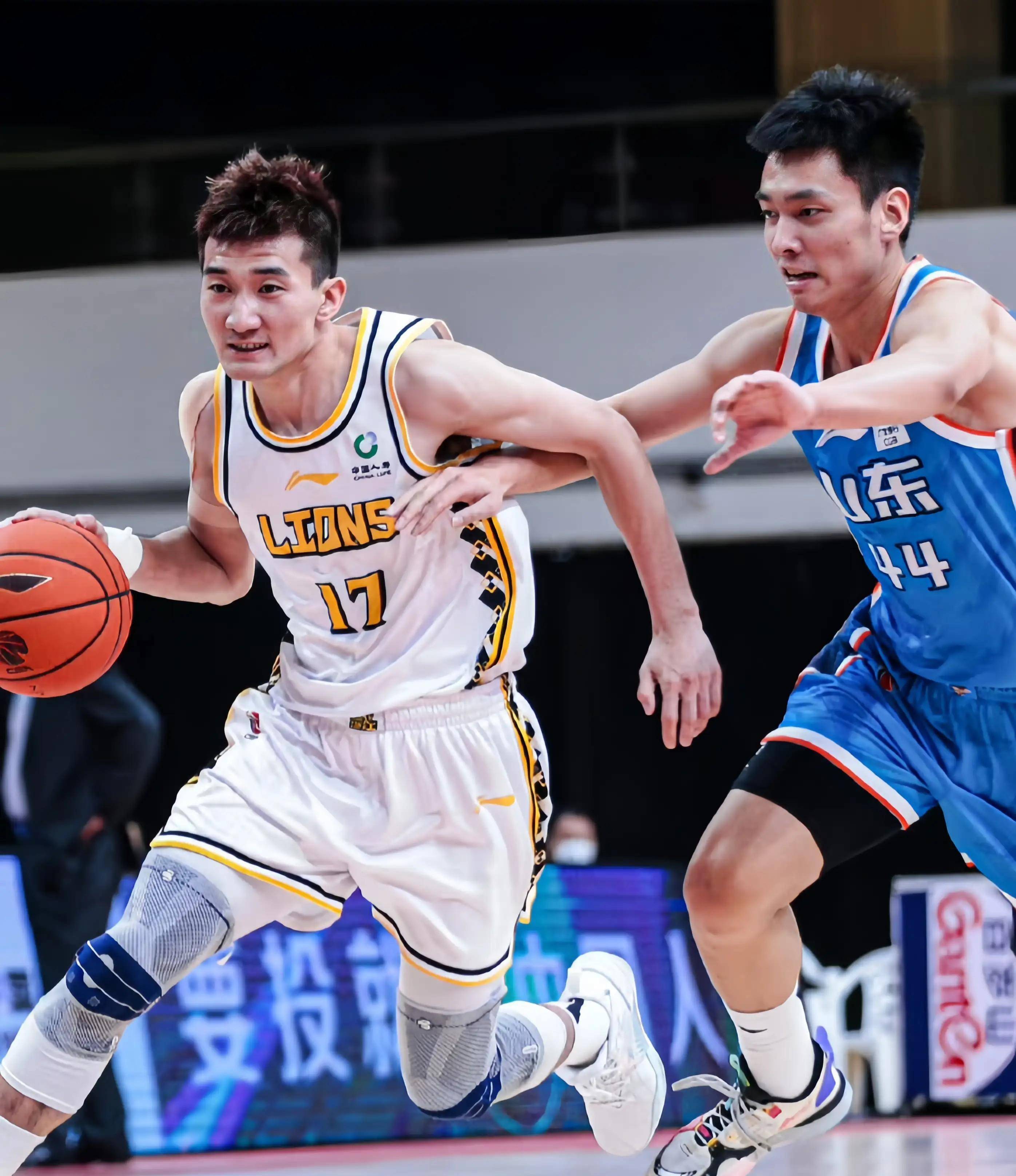 对他个人和 对他个人和